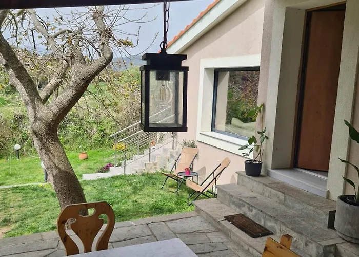 Sea-side Mountain Vilă