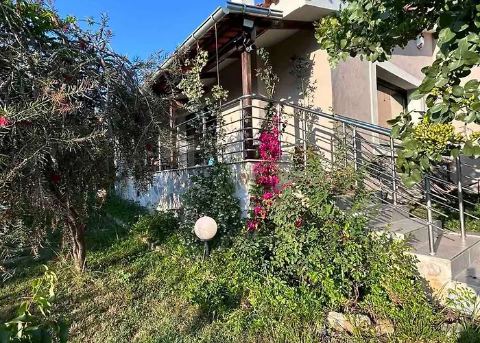 Sea-side Mountain Vilă